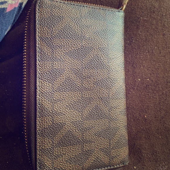 Michael Kors Handbags - Michael Kors wallet Michael Kors Handbags - Michael Kors wallet